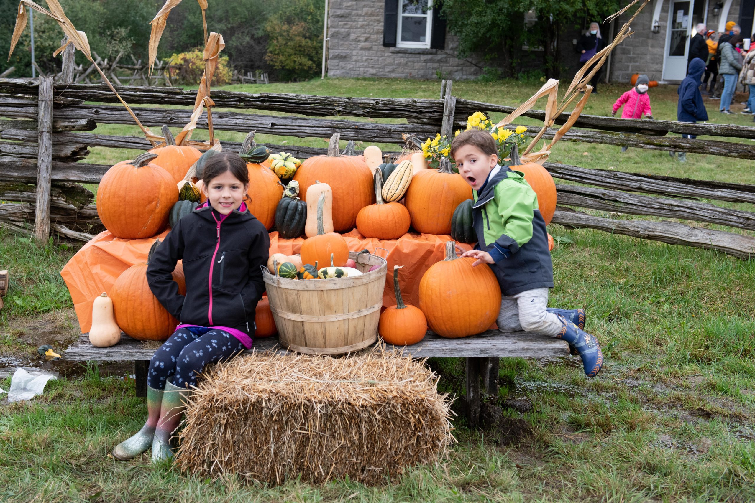 Snowshoeing Mādahòkì Farm